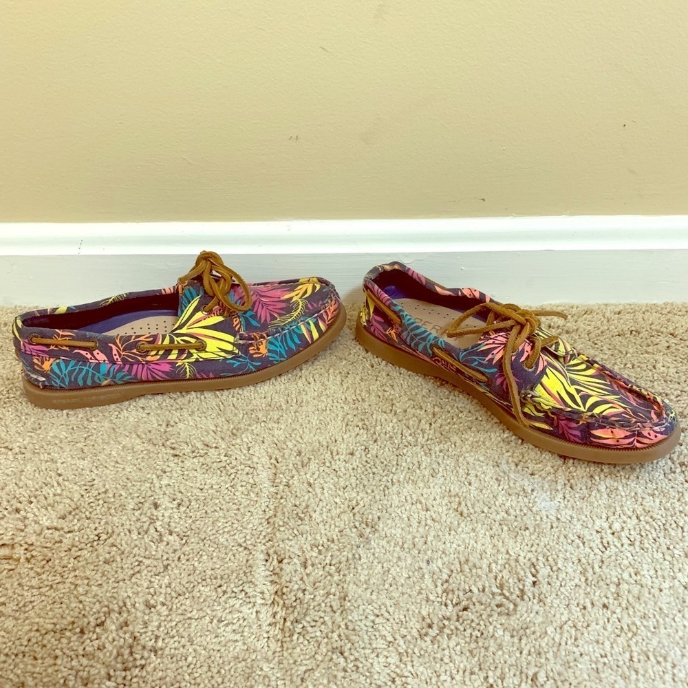 Women Sperry Tropical Print Size 6